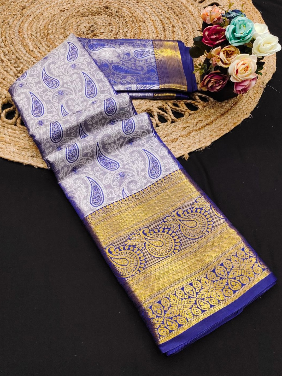 

DIVASTRI Zari Pure Silk Handloom Banarasi Saree, Blue