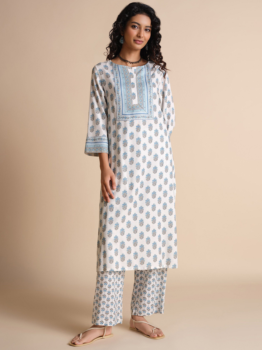 

Global Desi Floral Printed Round Neck Straight Kurta With Palazzos, White