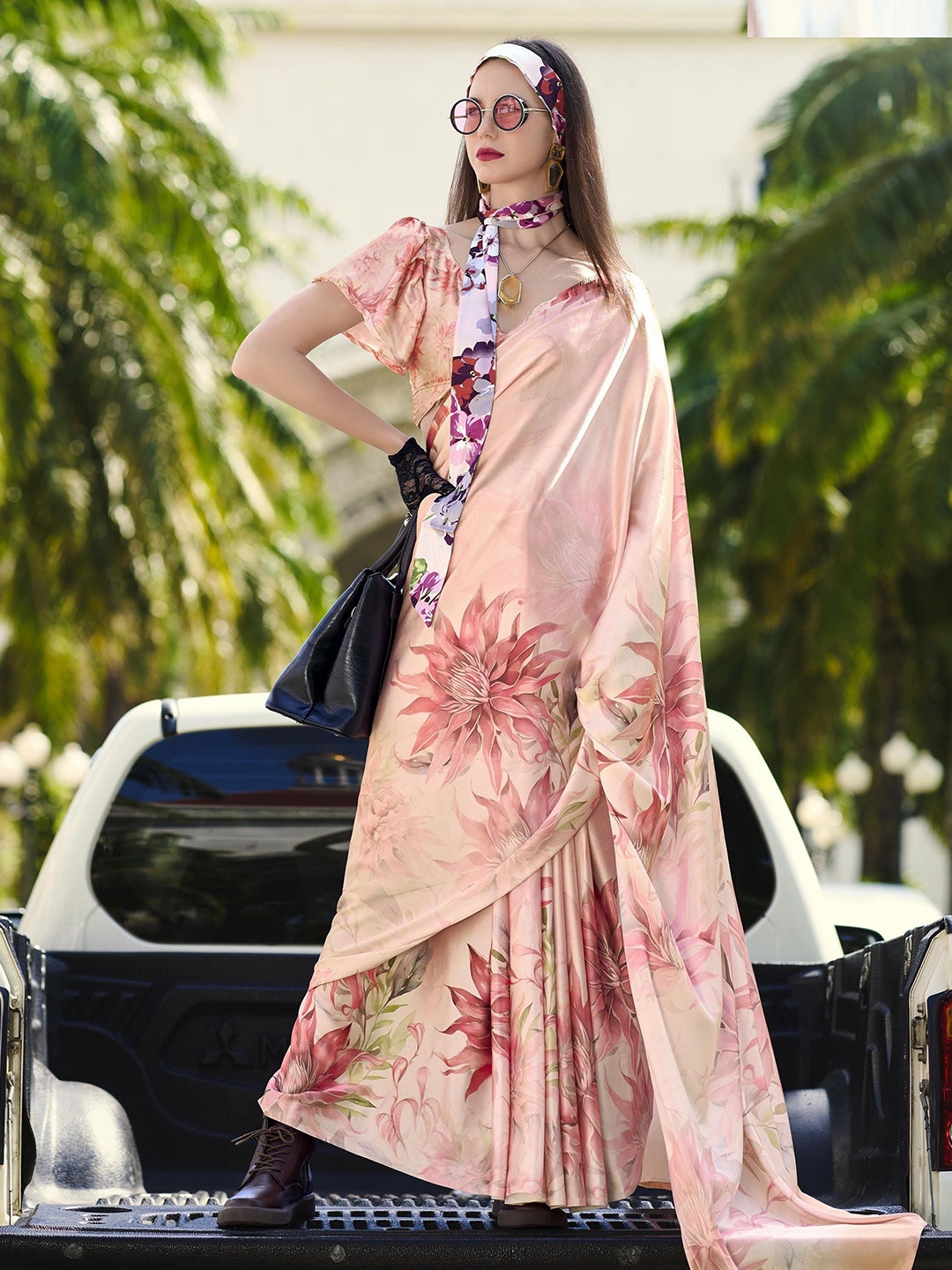 

MAHALASA Floral Printed Pure Crepe Saree, Pink