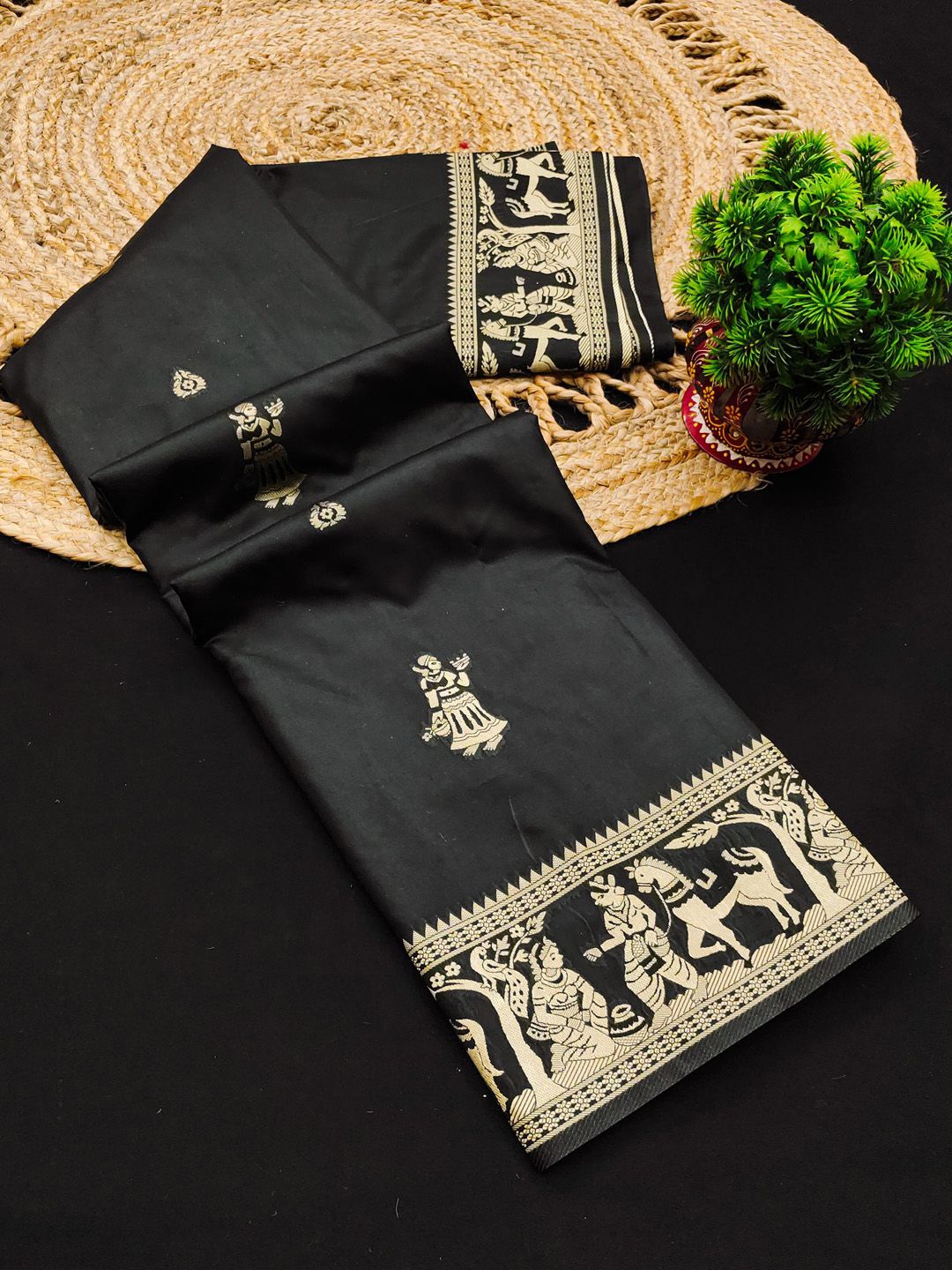 

SILKWEAR Ethnic Motifs Zari Silk Cotton Baluchari Saree, Black