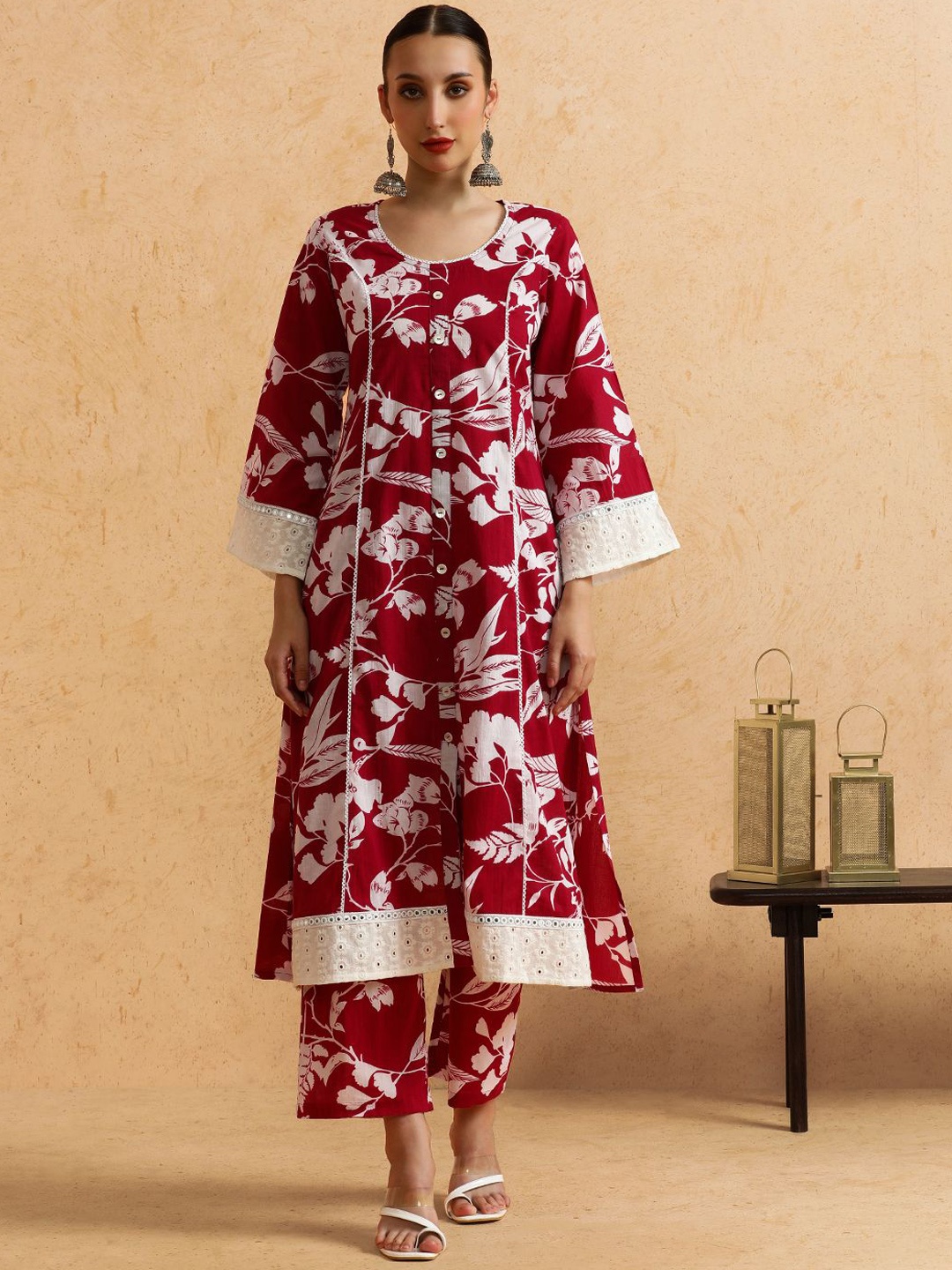 

STYLEBAAZI Floral Printed Panelled Pure Cotton Straight Kurta With Trouser, Maroon