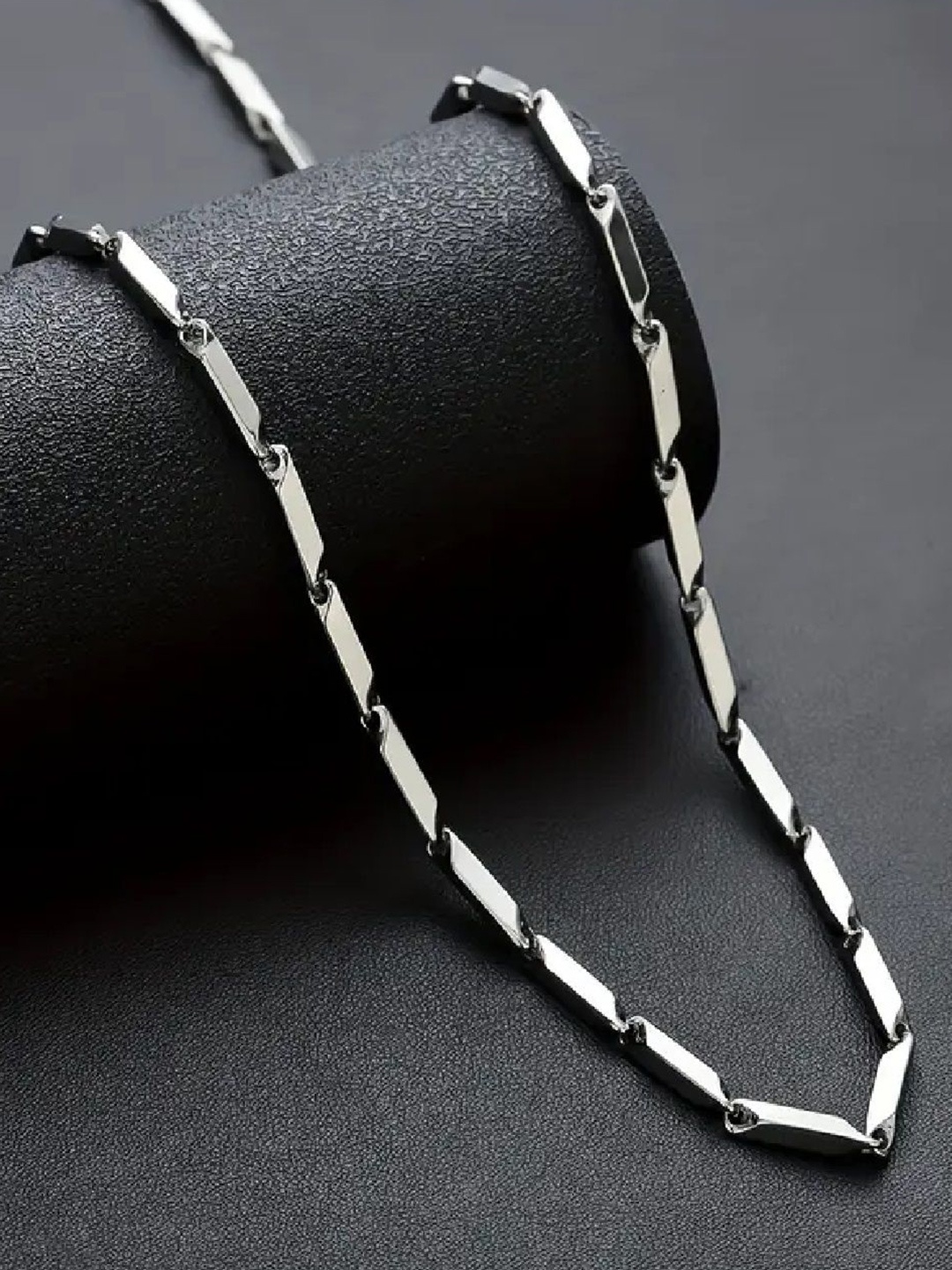 

RUHI COLLECTION Unisex Silver-Plated Chain
