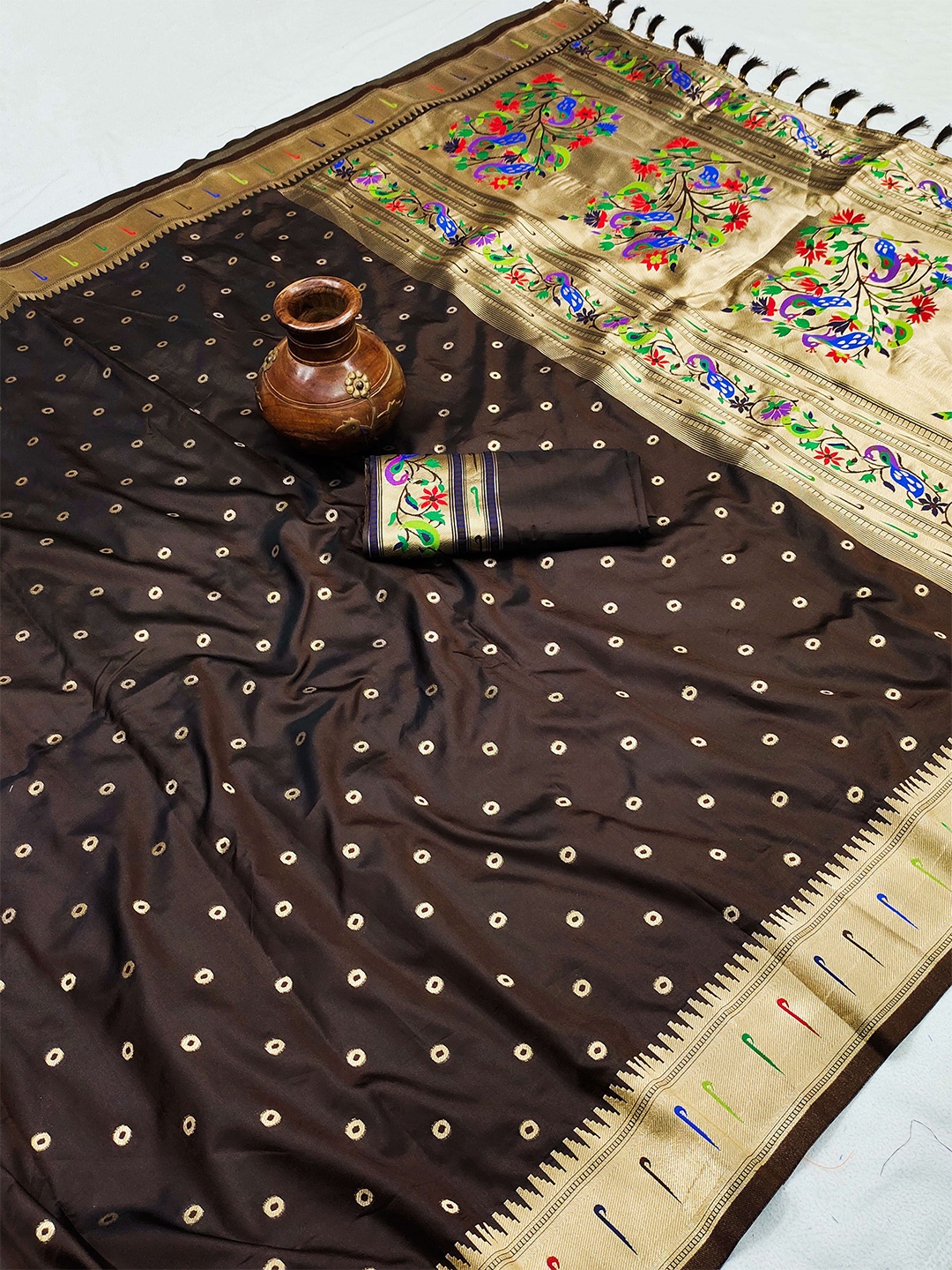 

ZIBLON Ethnic Motifs Woven Design Zari Kanjeevaram Saree, Brown