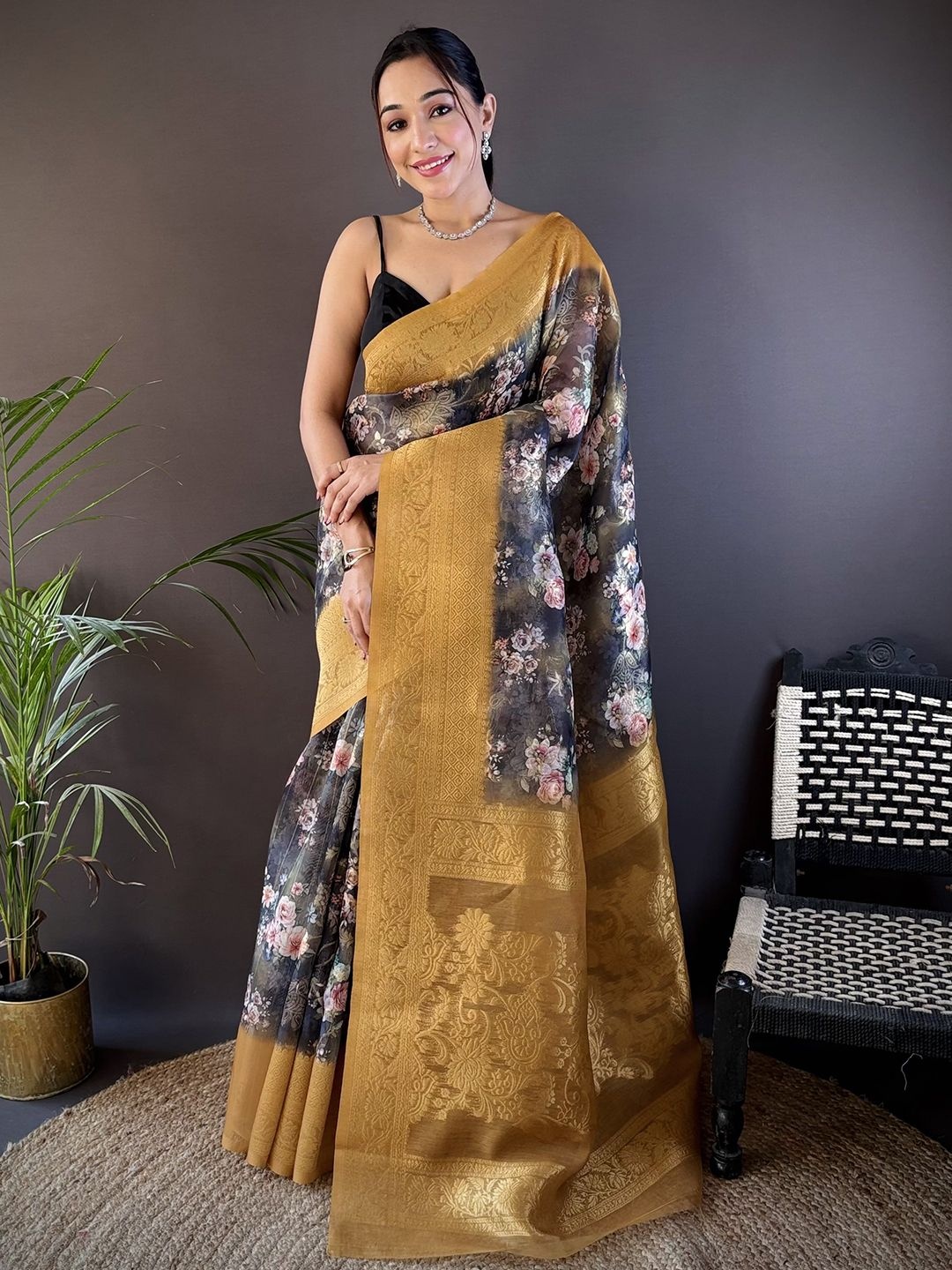 

DIVASTRI Floral Zari Silk Blend Designer Saree, Mustard