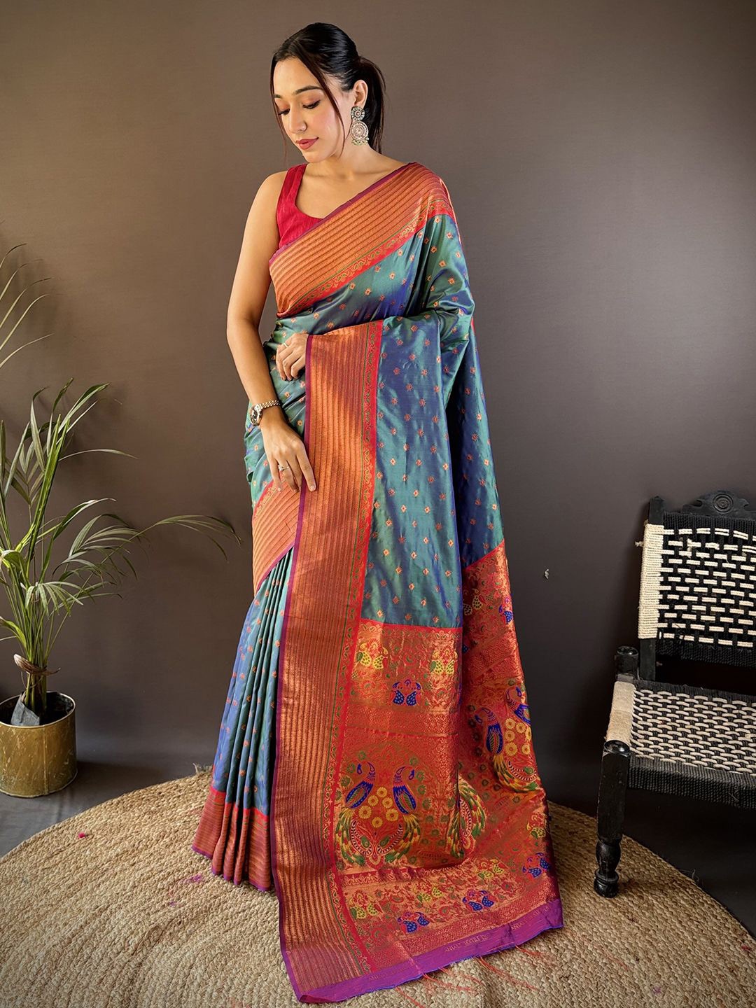 

DIVASTRI Ethnic Motifs Zari Silk Blend Paithani Saree, Teal