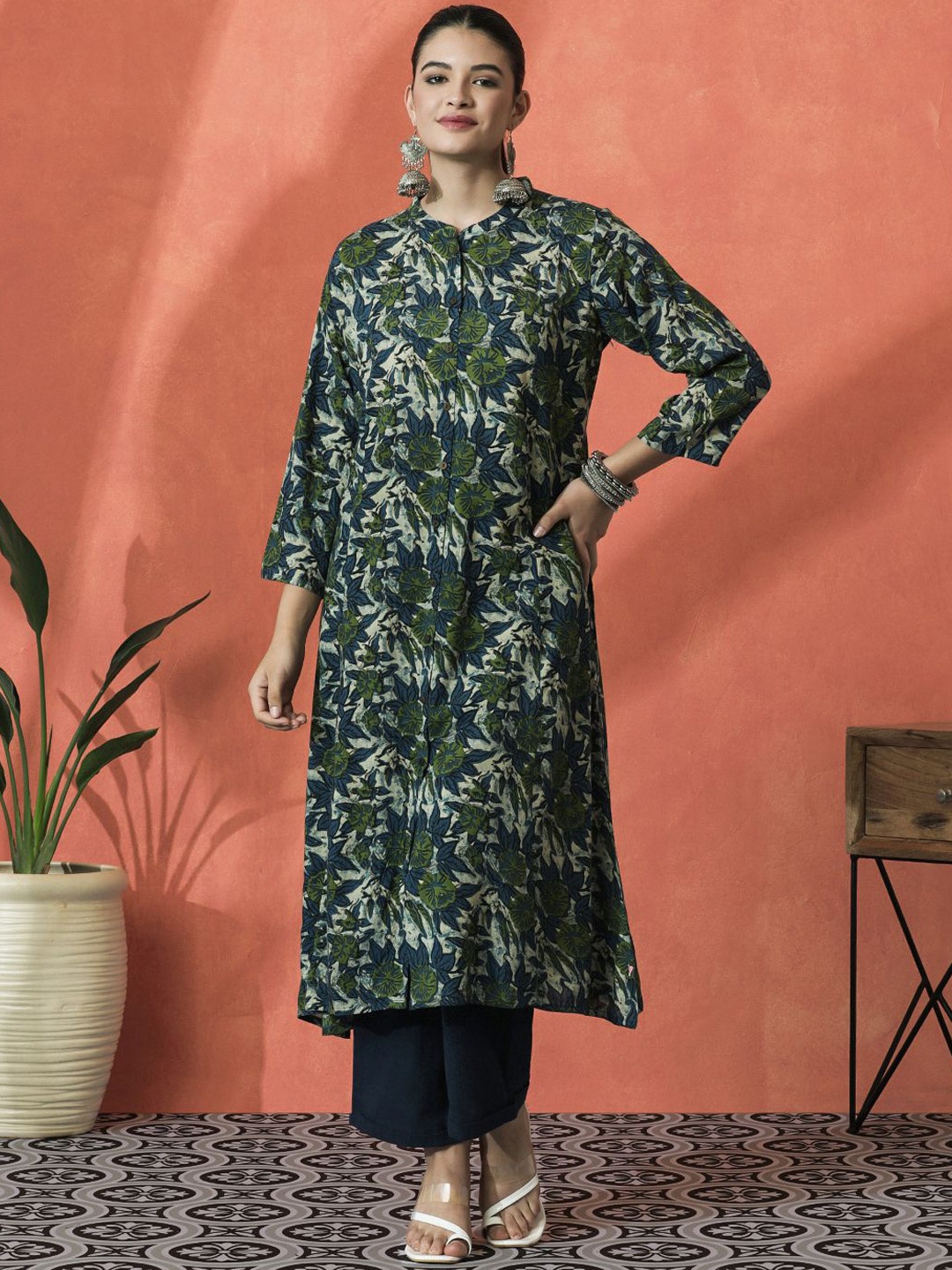 

Sangria Floral Printed Mandarin Collar Panelled Pure Cotton A-Line Kurta, Green