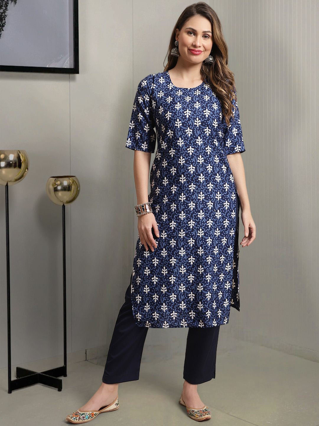 

Moda Rapido Floral Printed Round Neck Straight Kurta With Trousers, Blue