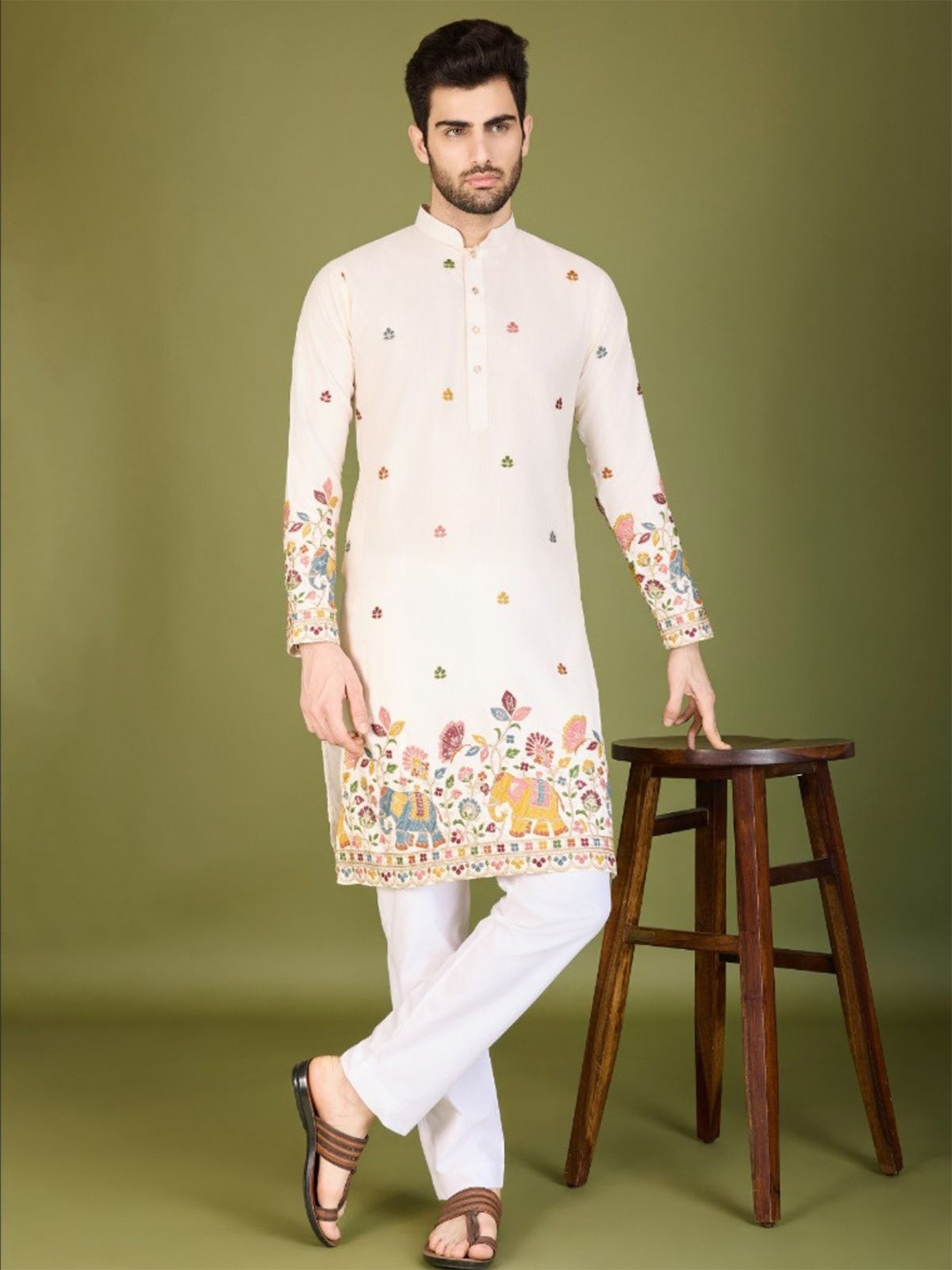 

ODETTE Men Geometric Embroidered Flared Sleeves Thread Work Kurta, White