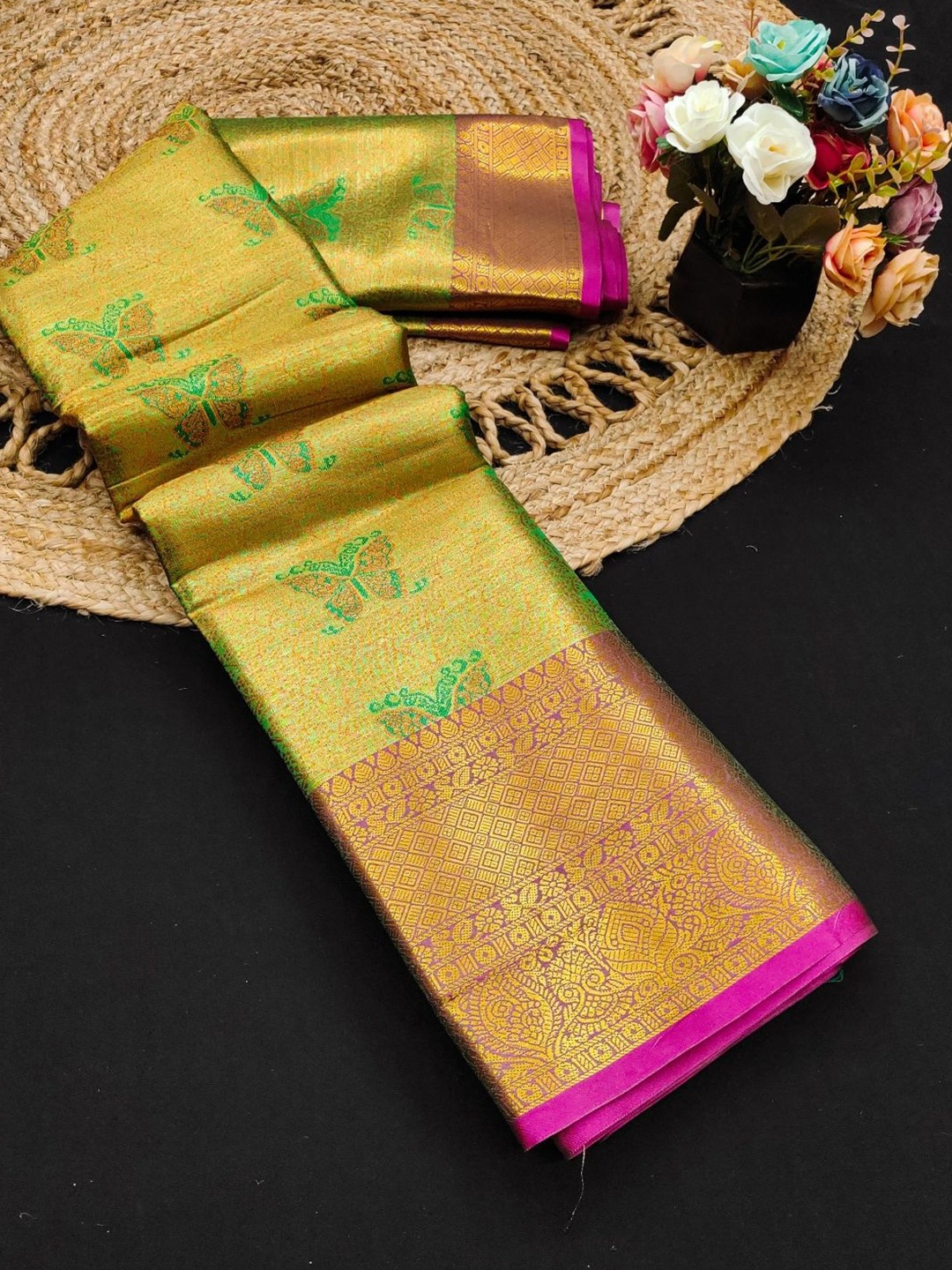 

DIVASTRI Woven Design Zari Pure Silk Designer Banarasi Saree, Green