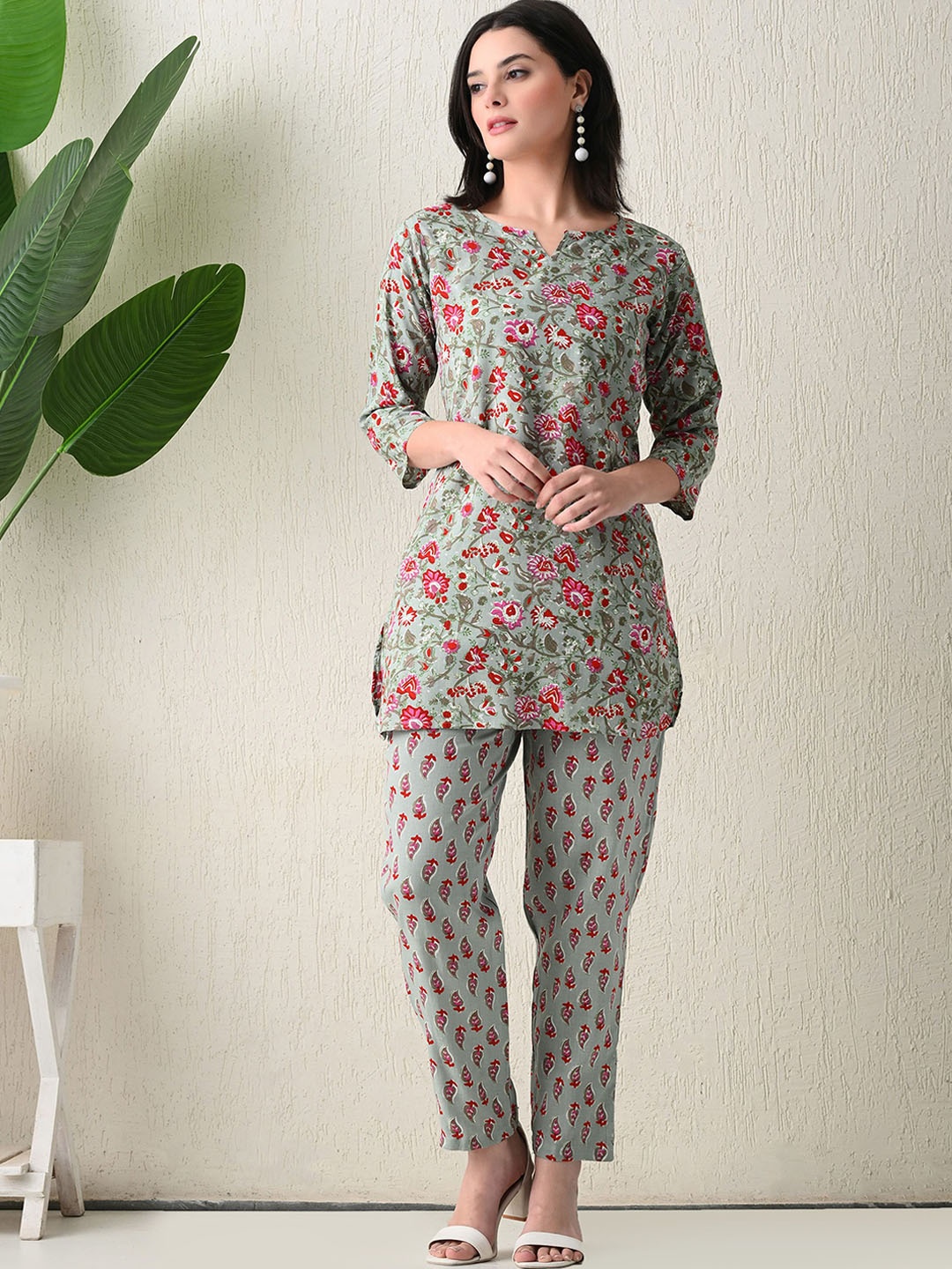

SILAKIVA Floral Printed Notch Neck Tunic & Trouser, Green