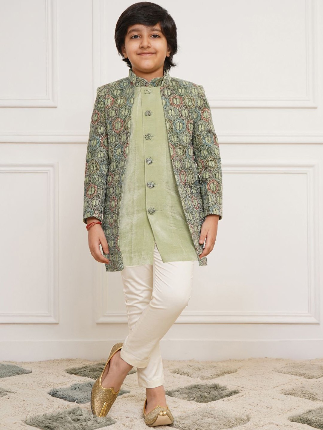 

Vastramay Boys Slim Fit Embroidered Sherwani Set, Green