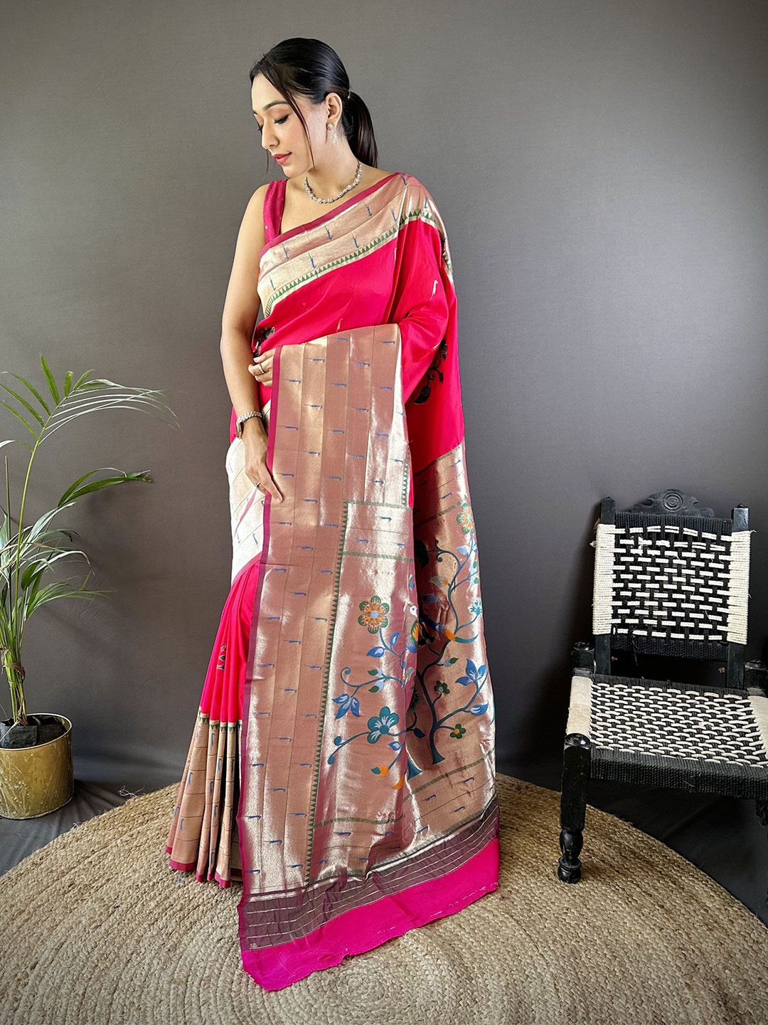 

DIVASTRI Ethnic Motifs Woven Design Zari Paithani Saree, Pink