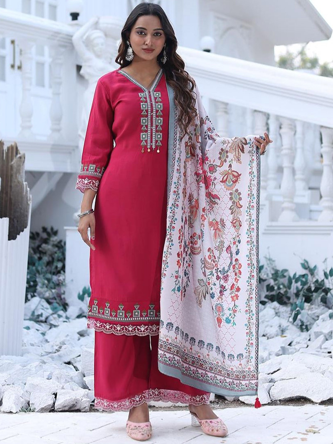 

KODILA ENTERPRISE Floral Embroidered Thread Work Straight Kurta With Trouser And Dupatta, Pink