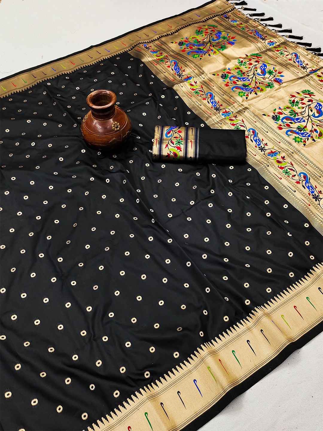 

ZIBLON Ethnic Motifs Zari Silk Blend Designer Kanjeevaram Saree, Black