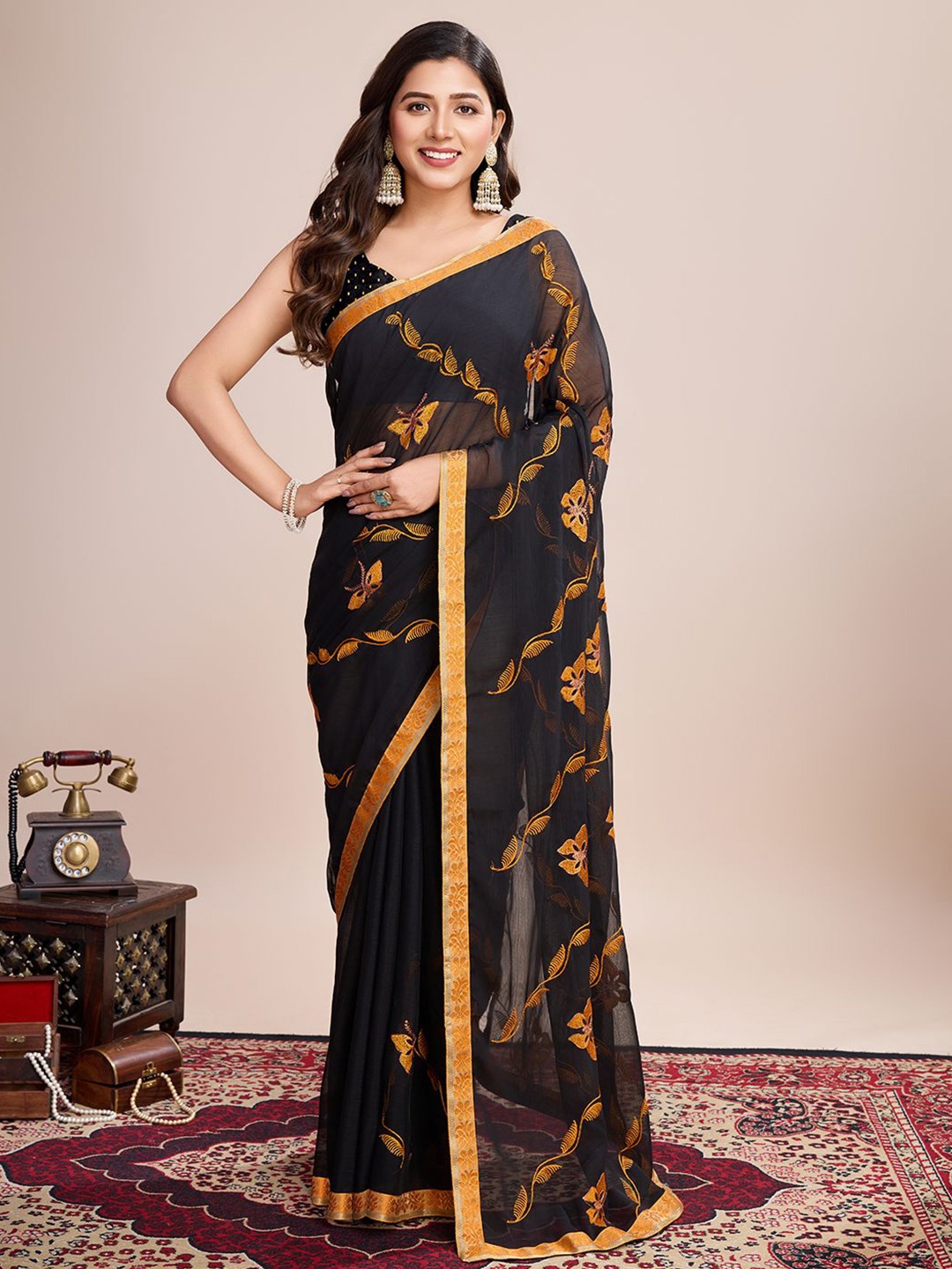 

DIVASTRI Embellished Poly Georgette Saree, Orange