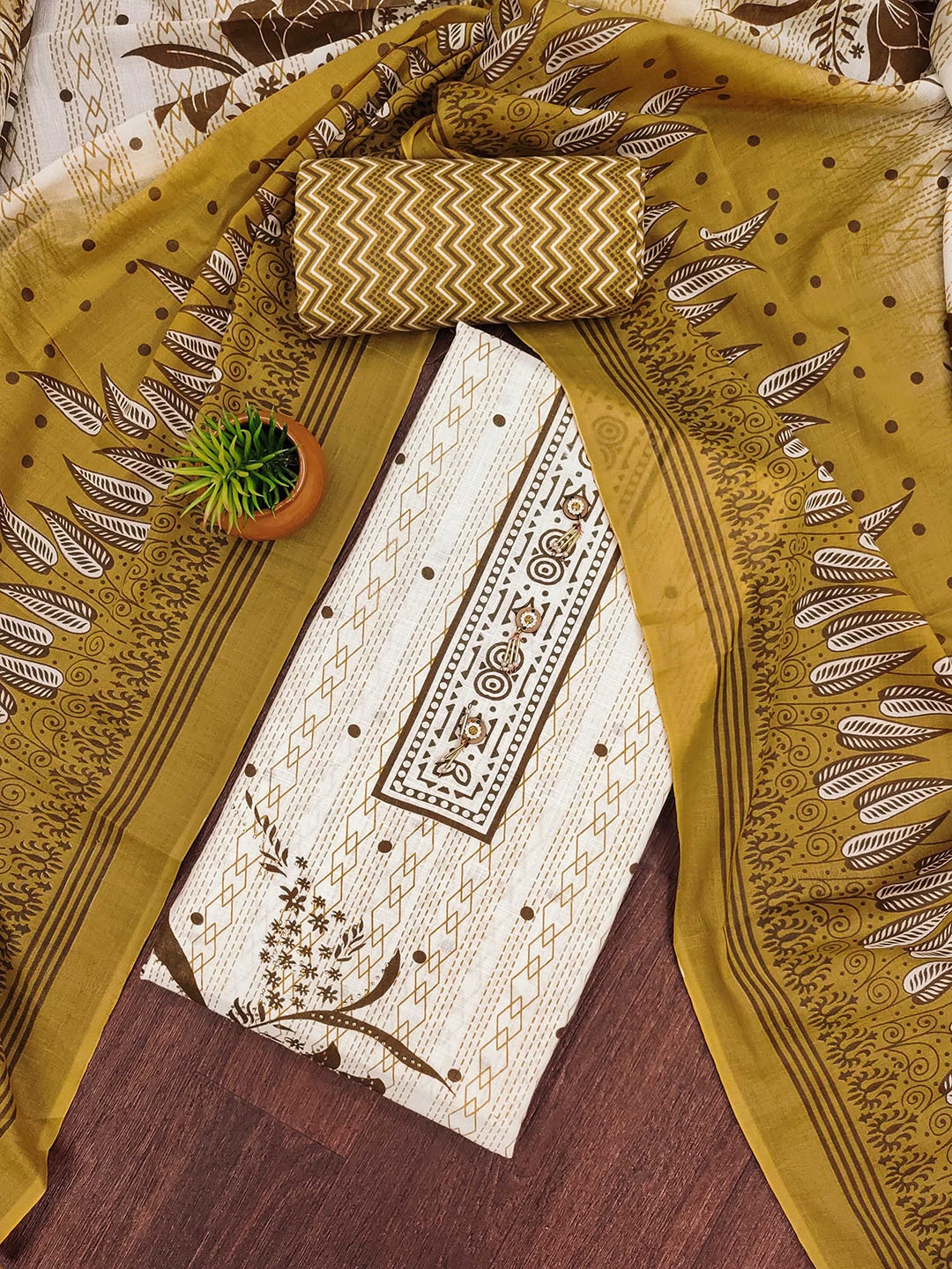 

SAINOOR Floral Printed Pure Cotton Unstitched Dress Material, Brown