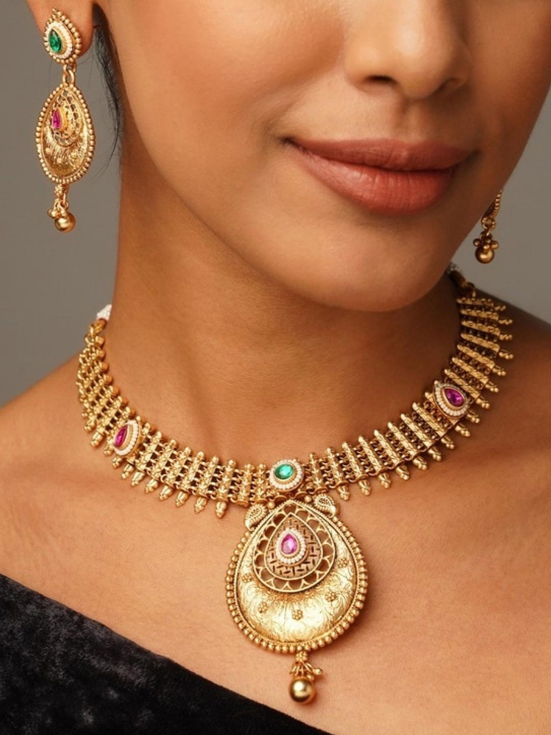 

ABDESIGNS Sophisticated Gold Plated Kundan Kempstone Necklace Jewellery Set