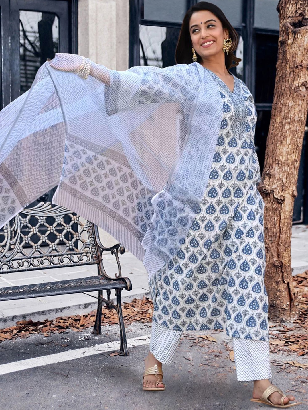 

Moda Rapido Women Ethnic Motifs Printed Regular Kurta with Trousers & With Dupatta, Blue