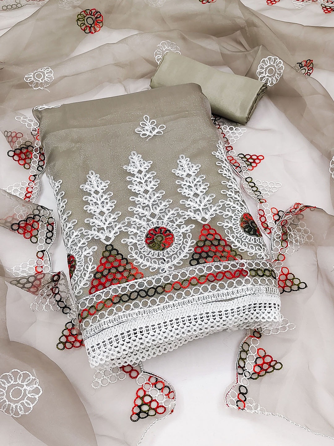 

SAINOOR Floral Embroidered Organza Unstitched Dress Material, Grey