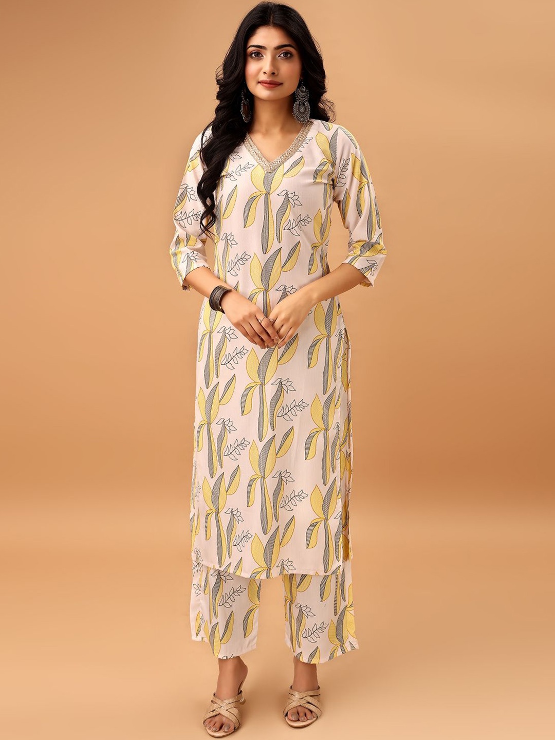 

SANTOPERA DESIGNER Floral Printed V-Neck Straight Kurta With Palazzos, White