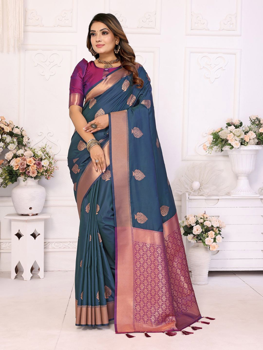 

DIVASTRI Woven Design Zari Silk Blend Banarasi Saree, Teal