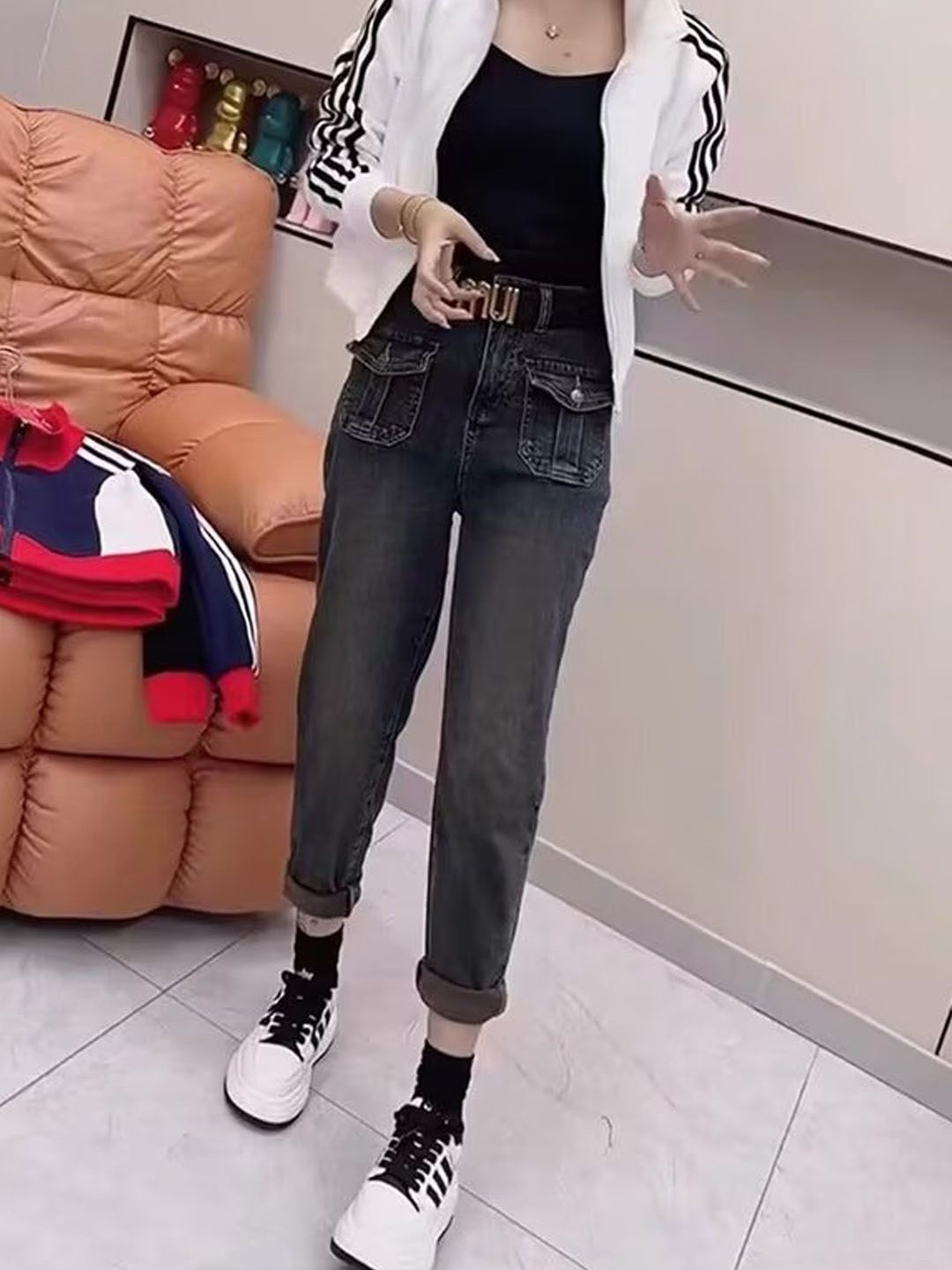 

StyleCast Women Regular Fit Mid-Rise Light Fade Jeans, Black