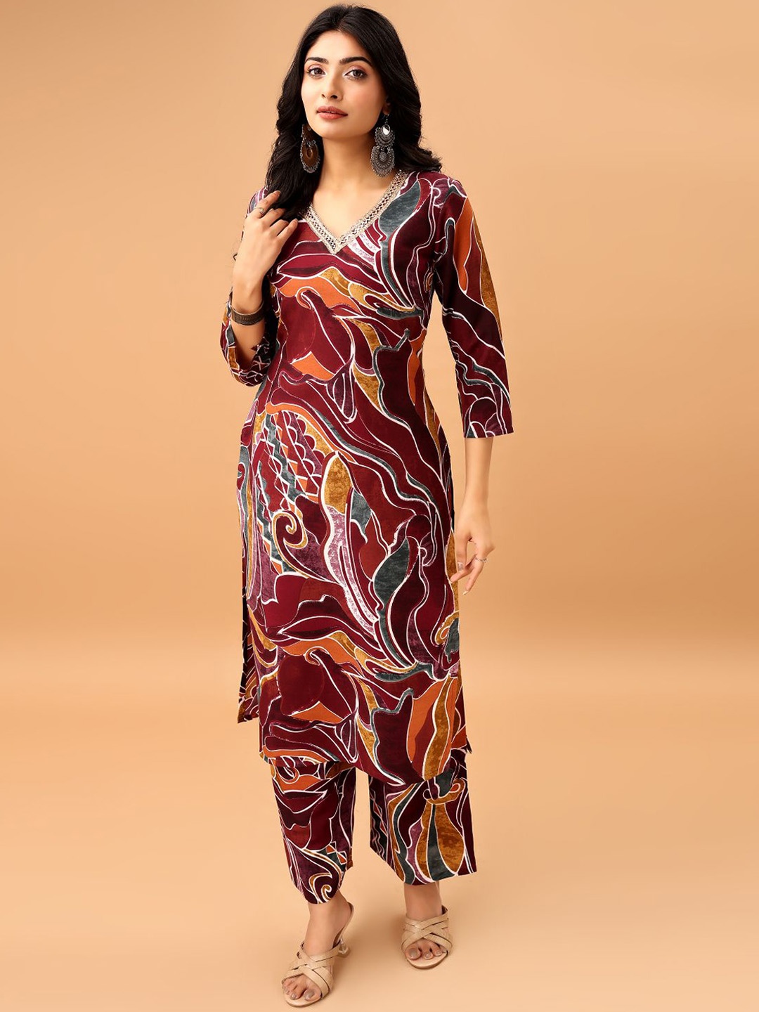 

SANTOPERA DESIGNER Women Printed Regular Kurta with Trousers, Maroon