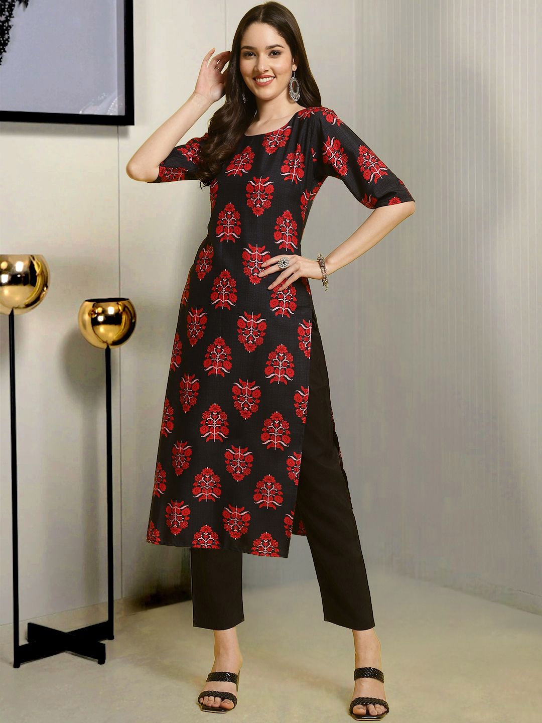 

Moda Rapido Floral Printed Round Neck Straight Kurta With Trousers, Navy blue