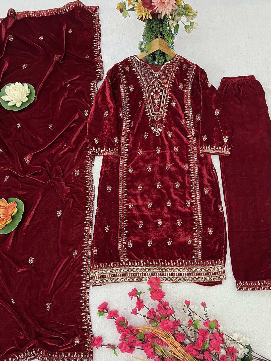 

ZIBLON Ethnic Motifs Embroidered Velvet Thread Work Pakistani Style Kurta With Pyjamas, Maroon