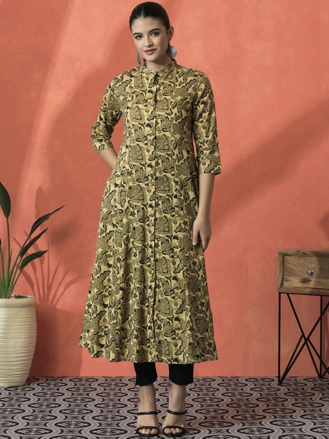 

Sangria Floral Printed Mandarin Collar Three-Quarter Sleeves Panelled A-Line Kurta, Green