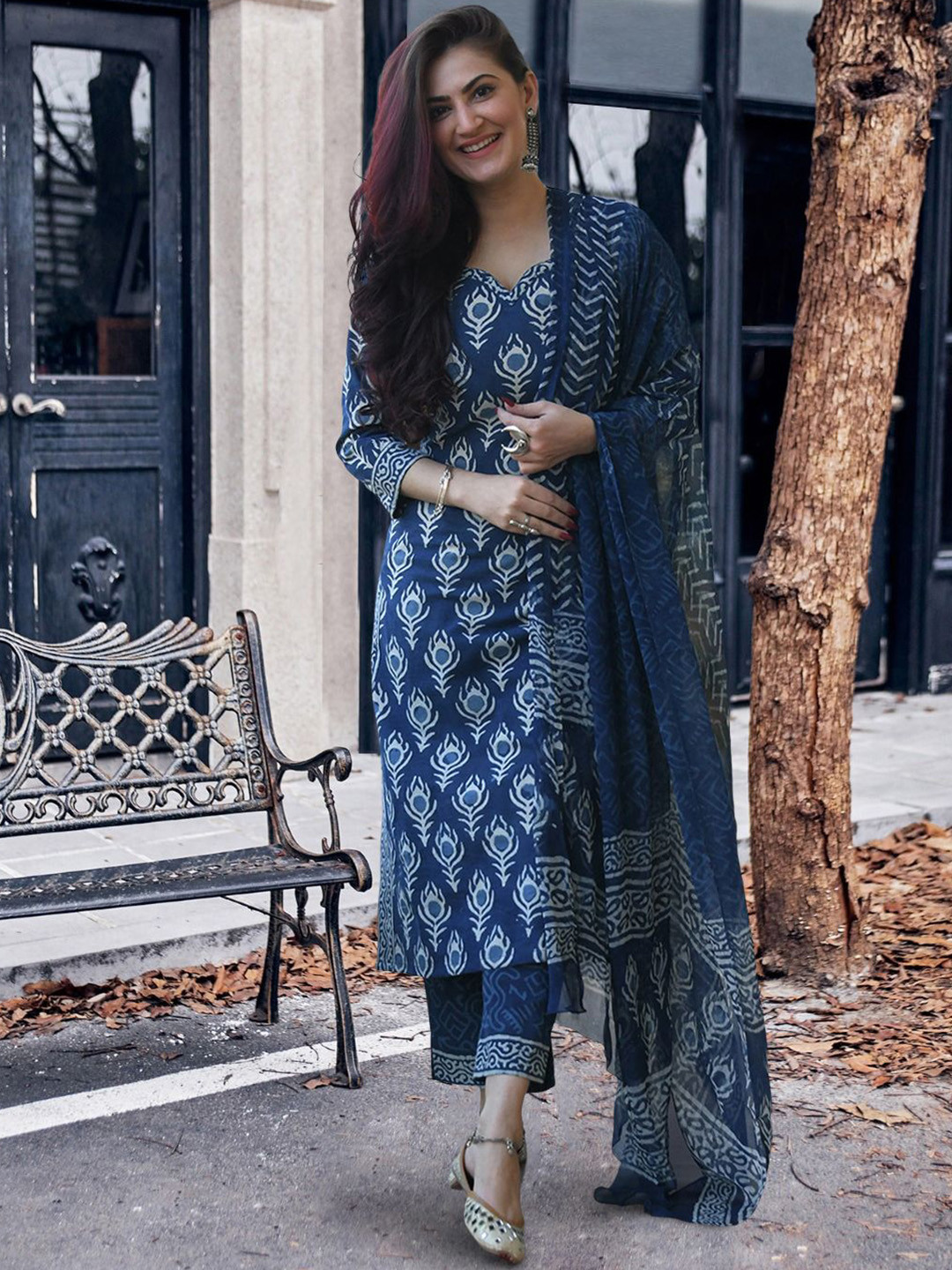 

Moda Rapido Women Floral Printed Regular Kurta with Trousers & With Dupatta, Blue