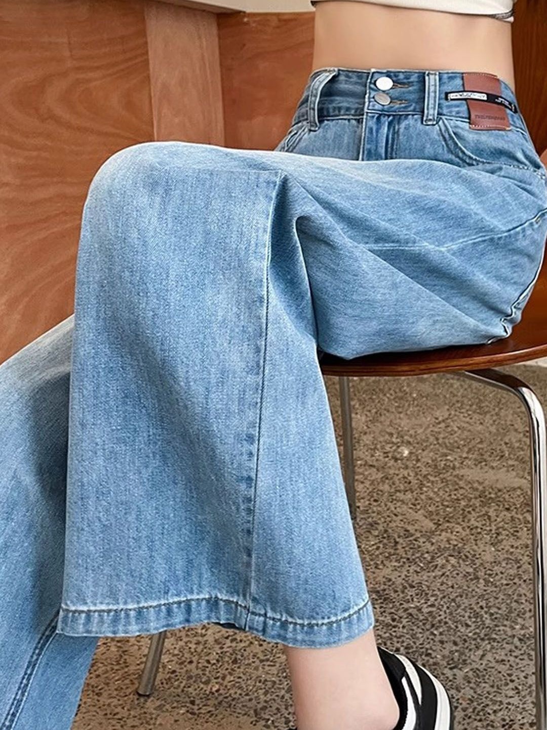 

StyleCast Women Low Distress Light Fade Jeans, Blue