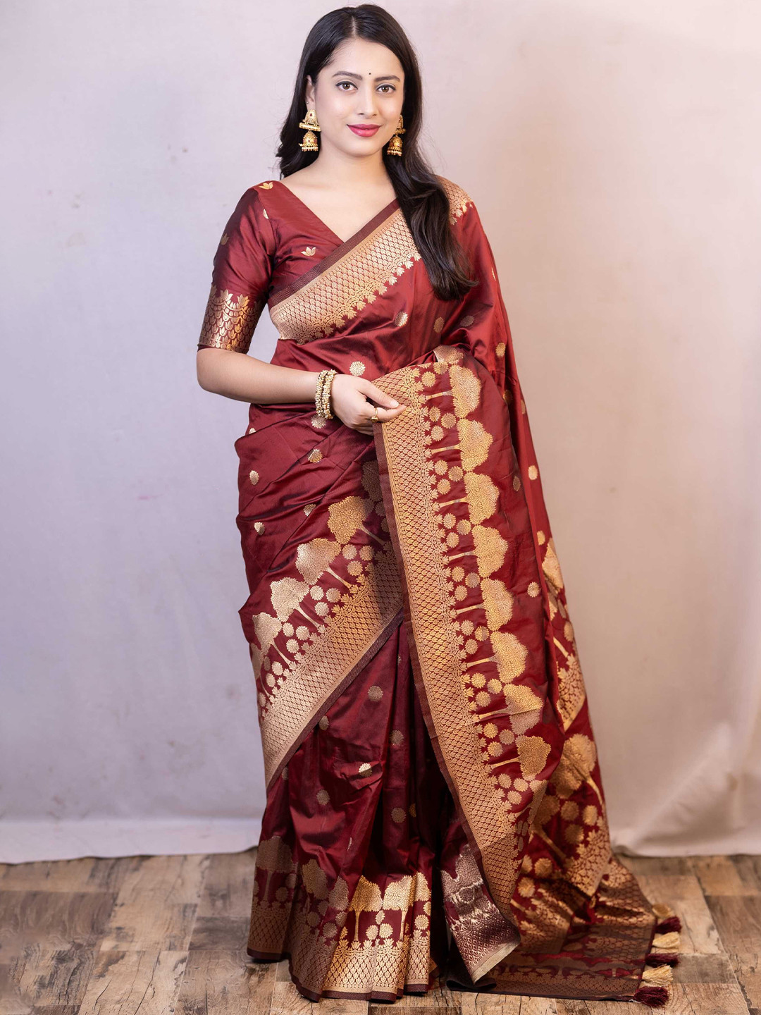 

DIVASTRI Woven Design Zari Banarasi Saree, Maroon