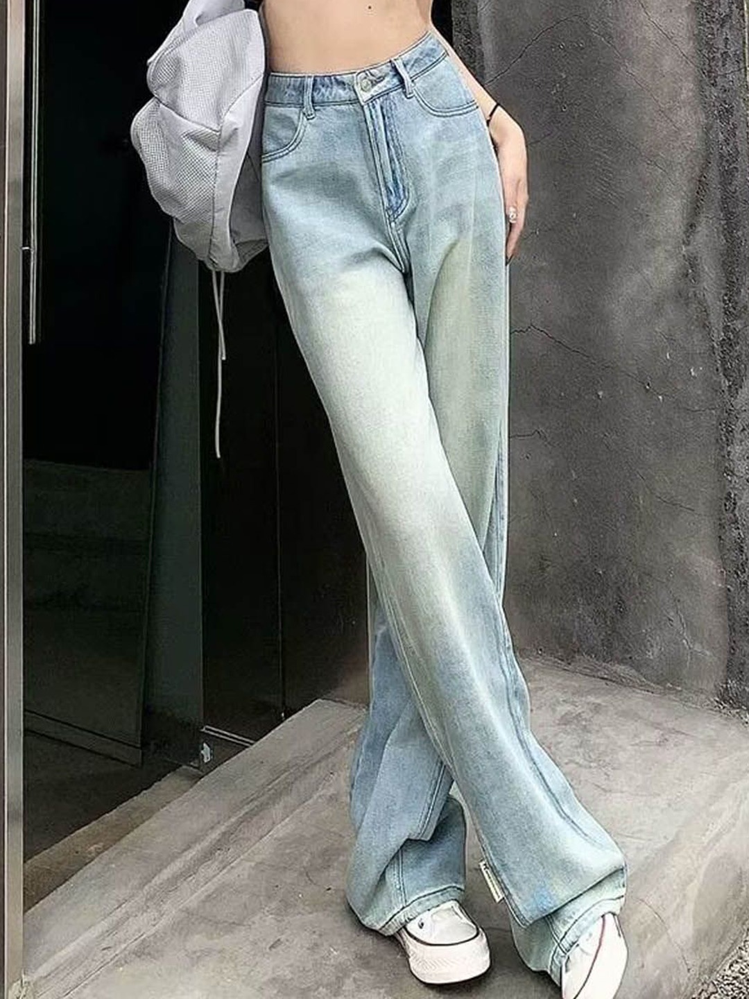 

StyleCast Women Slash Knee Heavy Fade Jeans, Blue