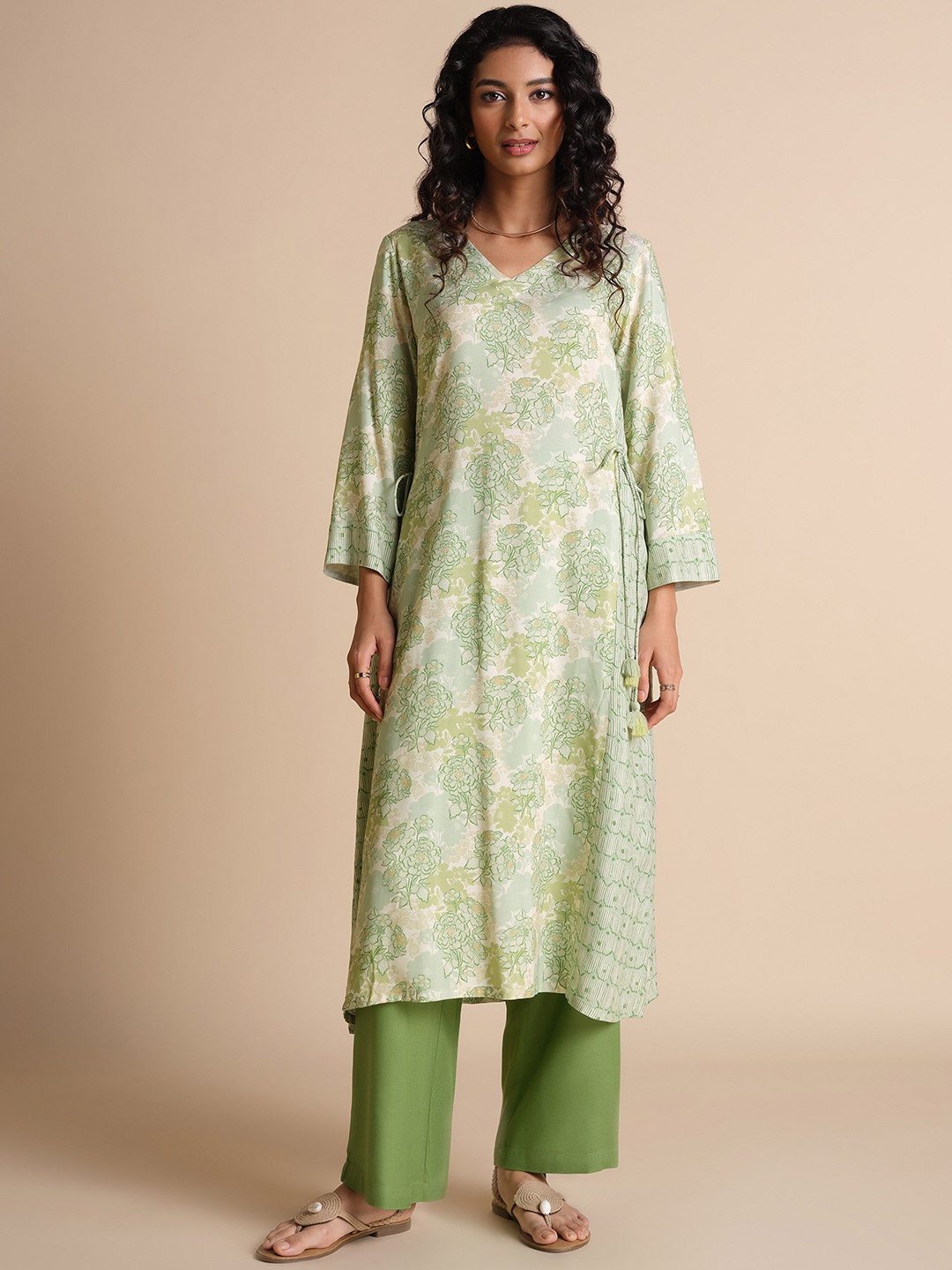 

Global Desi Floral Printed Three-Quarter Sleeves A-Line Kurta, Green