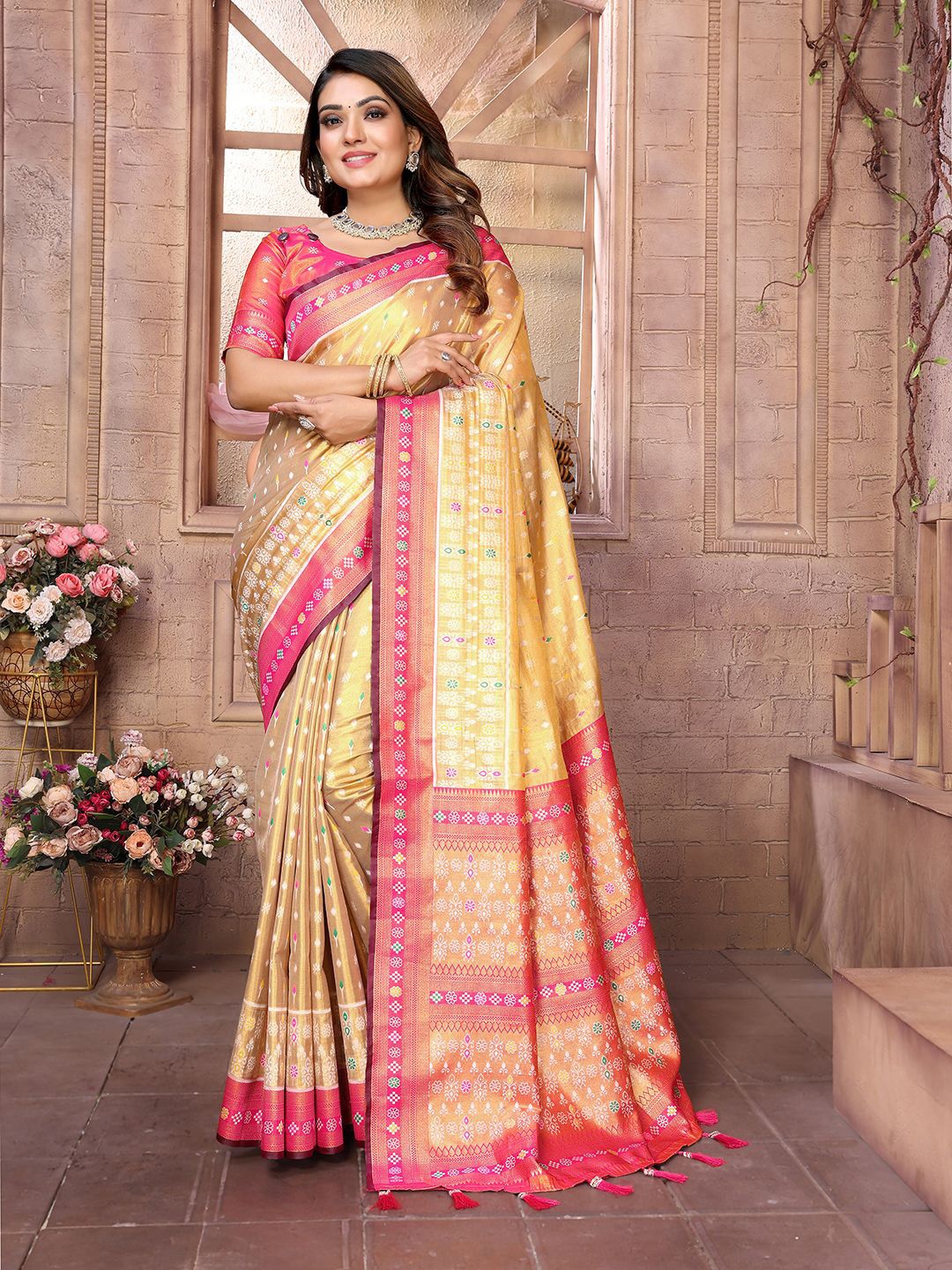 

DIVASTRI Ethnic Motifs Woven Design Banarasi Saree, Beige