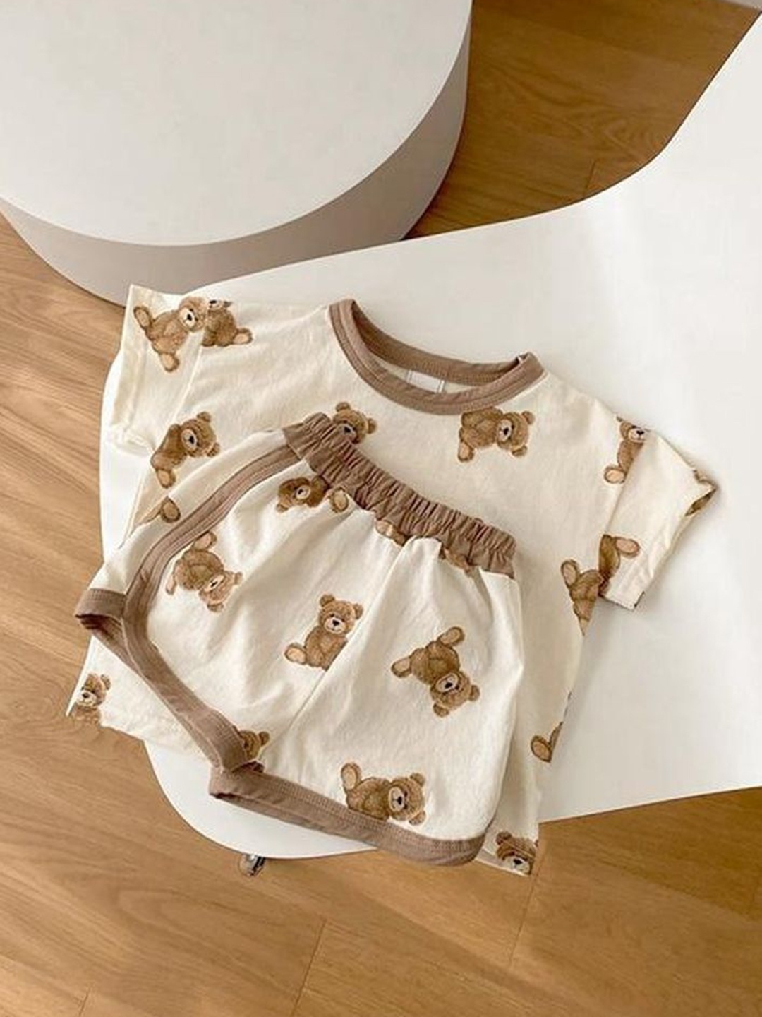

LULU & SKY Unisex Kids Printed Night suit, White