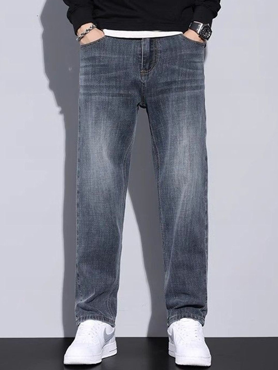 

Mast & Harbour Men Regular Fit Mid-Rise Light Fade Crinkle Jeans, Grey
