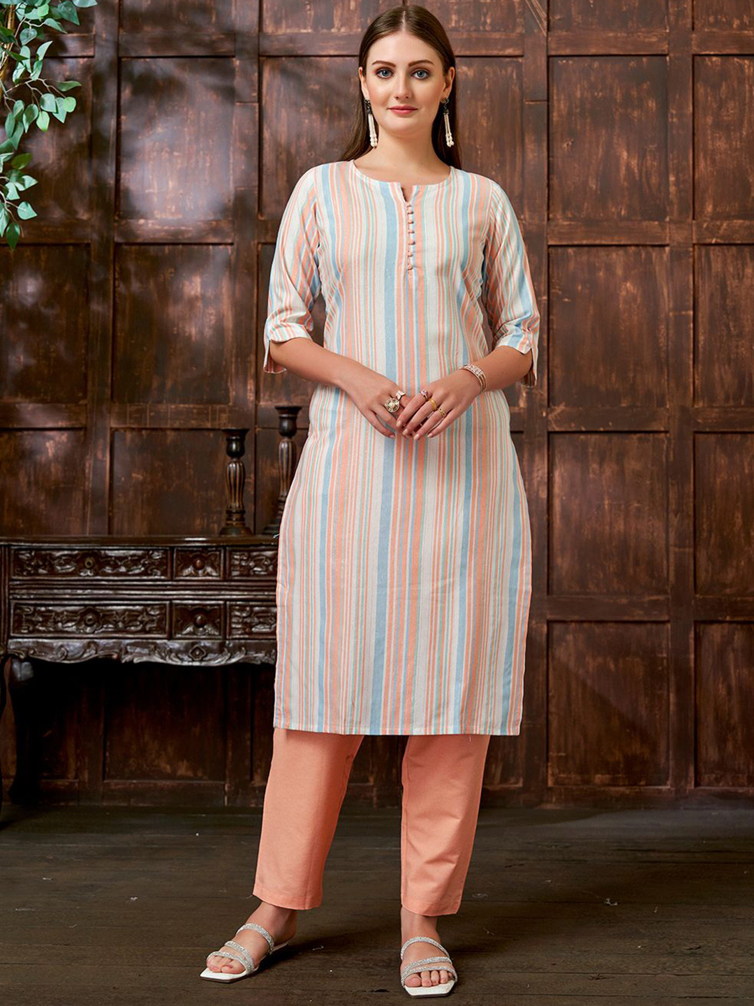 

DIVASTRI Striped Notch Neck Three-Quarter Sleeves Straight Kurta With Trouser, Peach