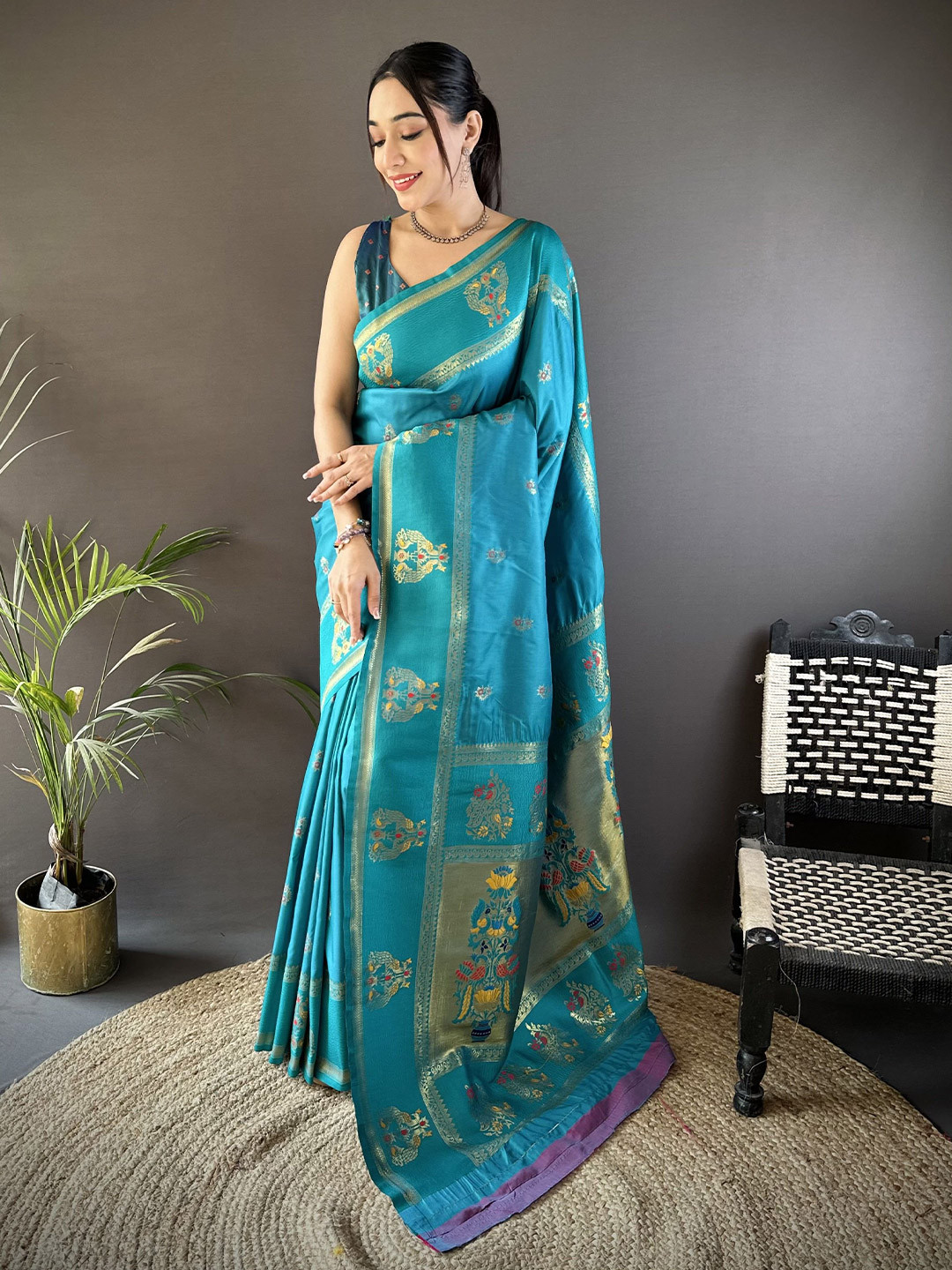 

Mitera Woven Design Zari Silk Blend Paithani Saree, Blue