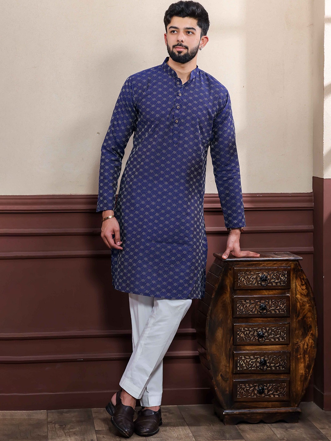 

Koshin Ethnic Motifs Woven Design Pure Cotton Straight Kurta with Pyjamas, Navy blue