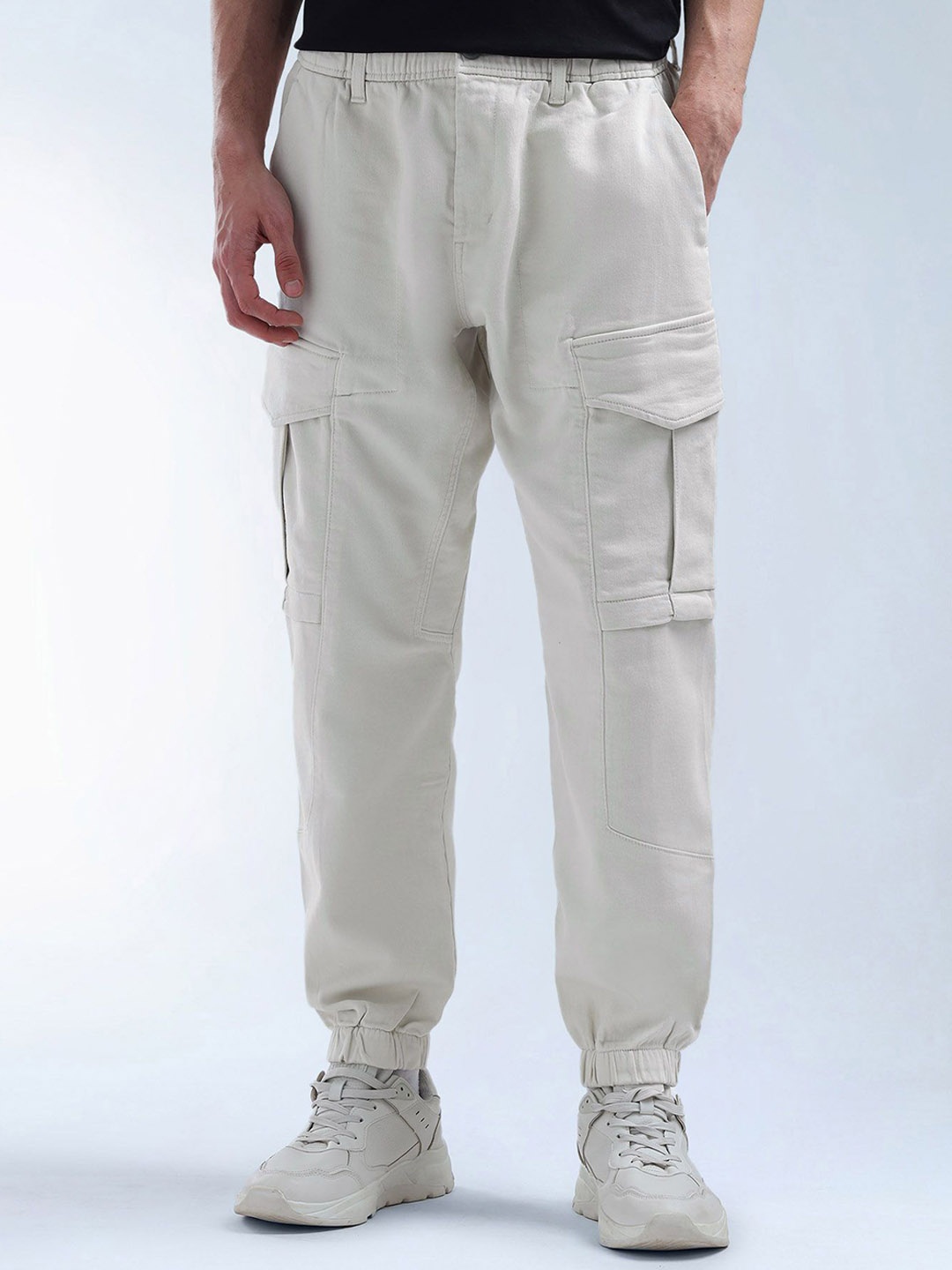 

Flying Machine Men Mid Rise Relaxed Fit Cargo Joggers, Beige