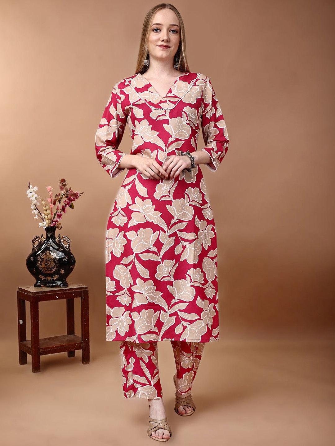 

SANTOPERA DESIGNER Floral Printed V-Neck Straight Kurta With Palazzos, Red