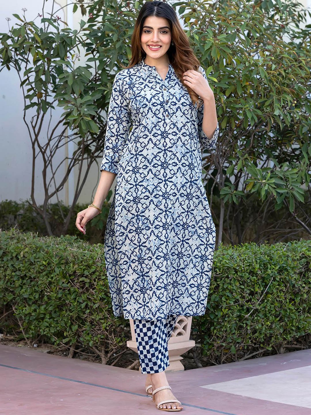 

Jaitpuriya Floral Printed Notch Neck Pure Cotton Straight Kurta With Trousers, Blue