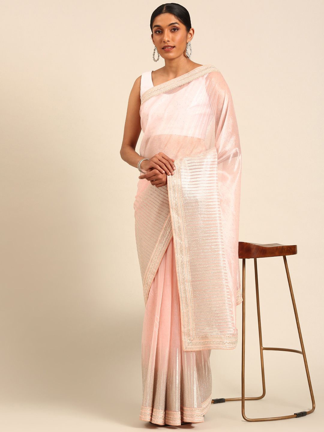 

DIVASTRI Embellished Beads and Stones Net Designer Saree, Peach