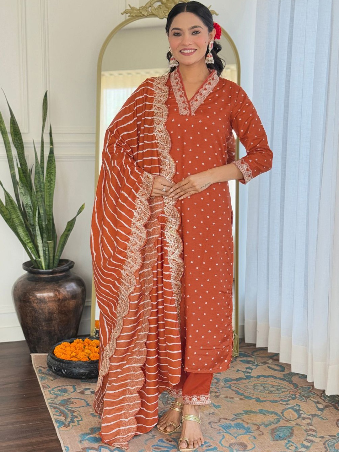 

DIVASTRI Bandhani Printed V-Neck Sequinned Straight Kurta With Trousers & Dupatta, Rust