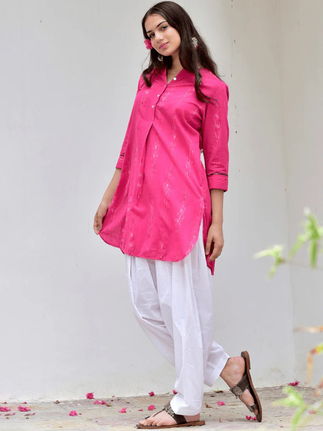 

Mera Rang Geometric Printed Mandarin Collar Straight Kurta, Pink