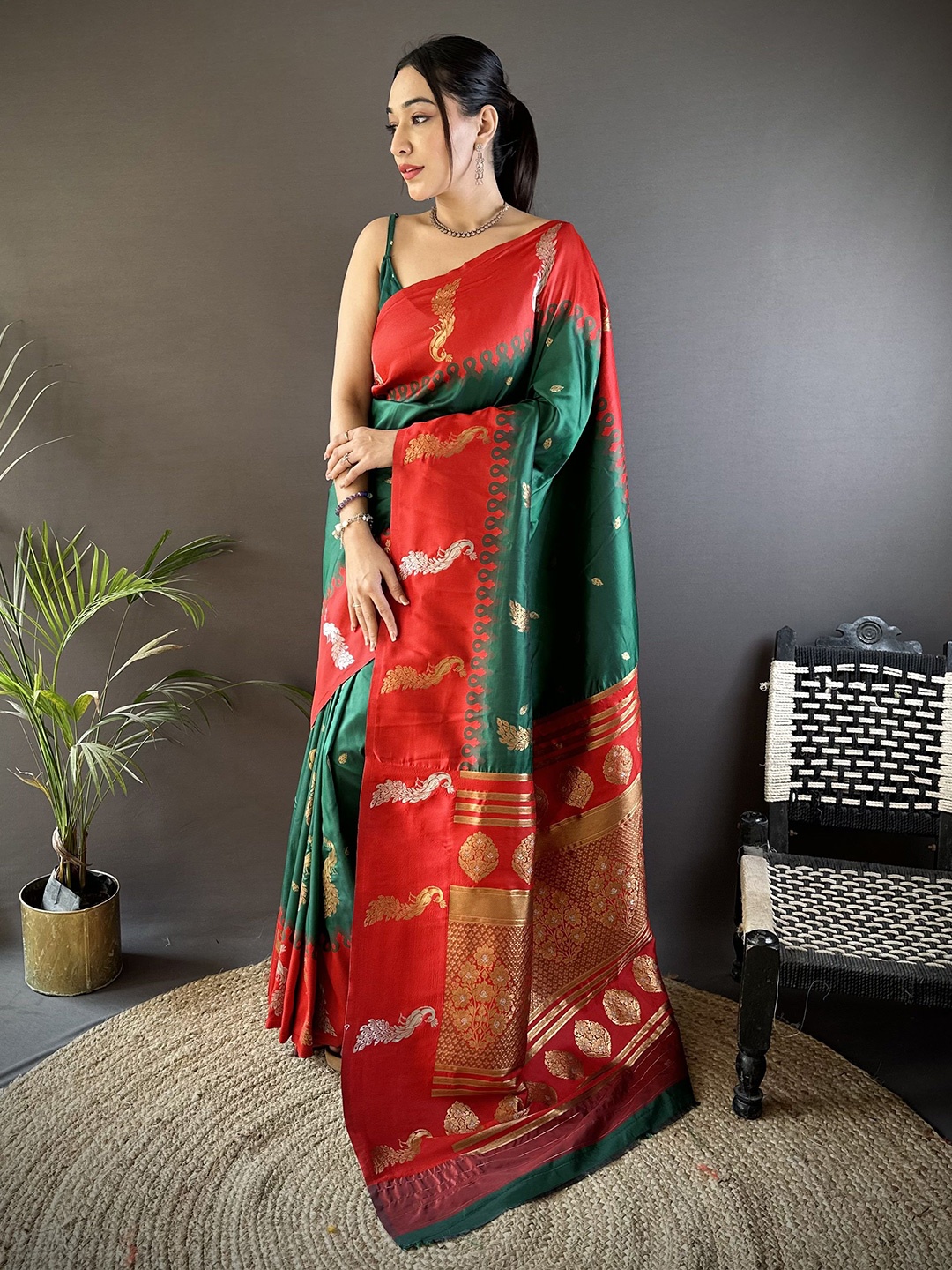 

Mitera Woven Design Zari Silk Blend Banarasi Saree, Green
