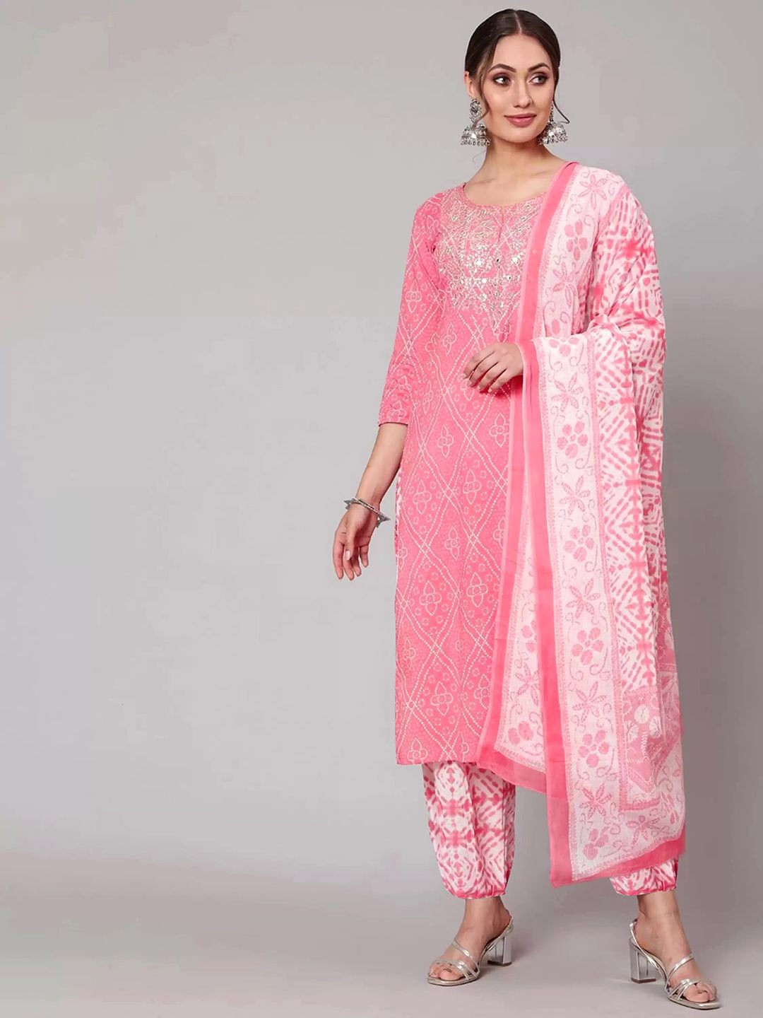 

Moda Rapido Women Ethnic Motifs Printed Regular Kurta with Trousers & With Dupatta, Pink