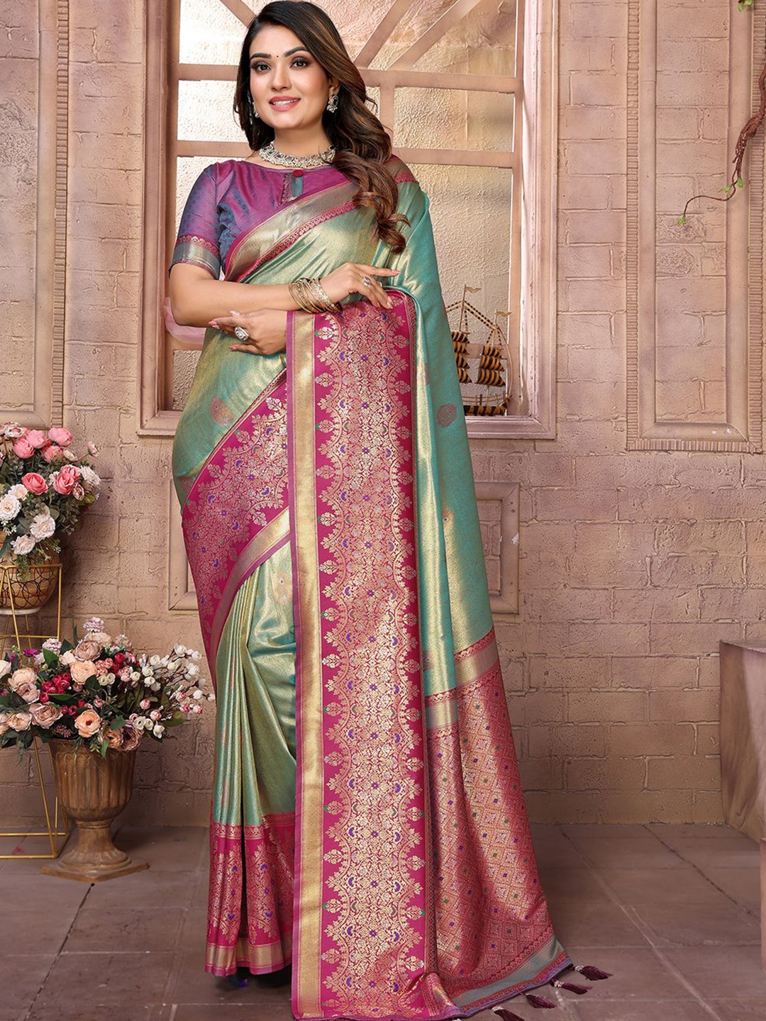 

DIVASTRI Ethnic Motifs Zari Silk Blend Designer Banarasi Saree, Green